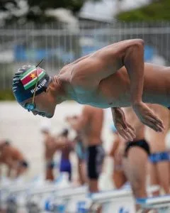 Holtuin zwemt sterk naar vierde plaats met nieuw persoonlijk record