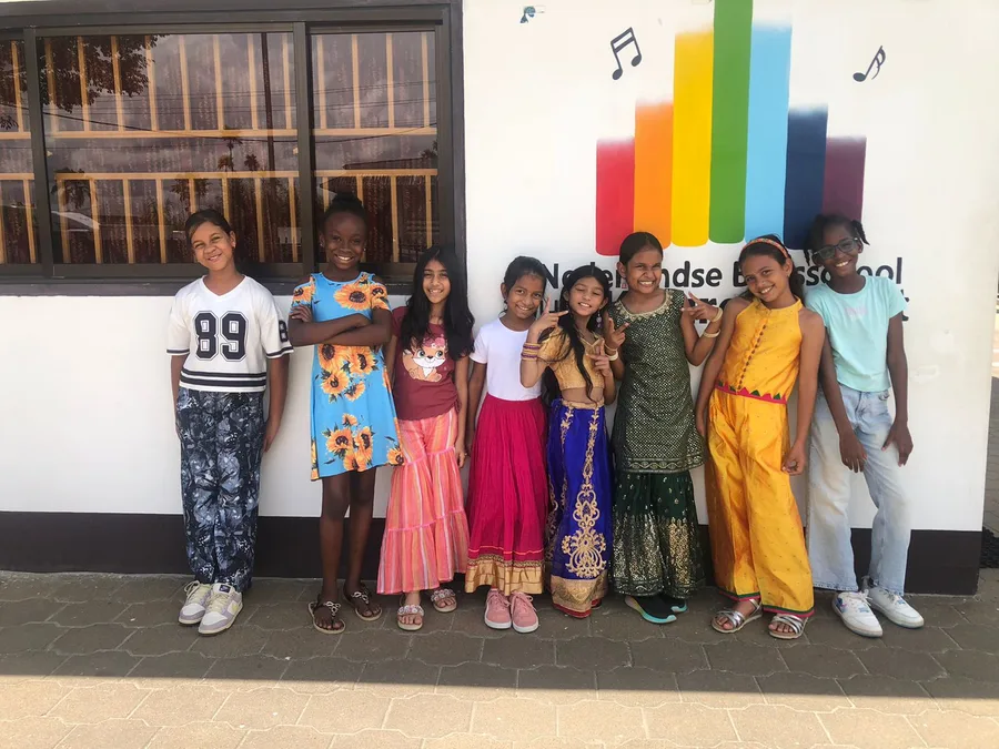 De Nederlandse Basisschool Het Kleurenorkest, Paramaribo