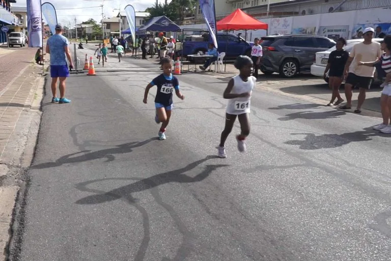 Back 2 School Aquathlon zet jonge sporters in beweging