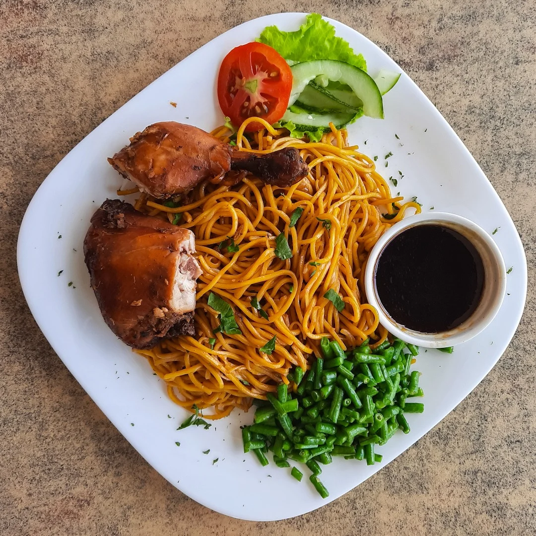 De Verdieping, Food in Paramaribo